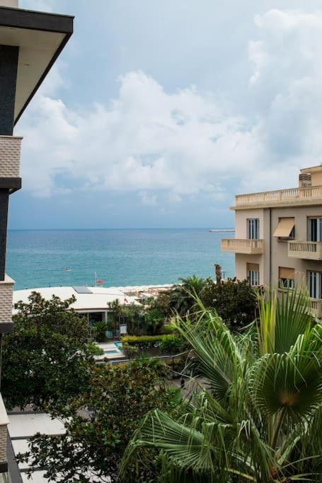Le Finestre Sul Mare Appartement Albissola Marina Buitenkant foto