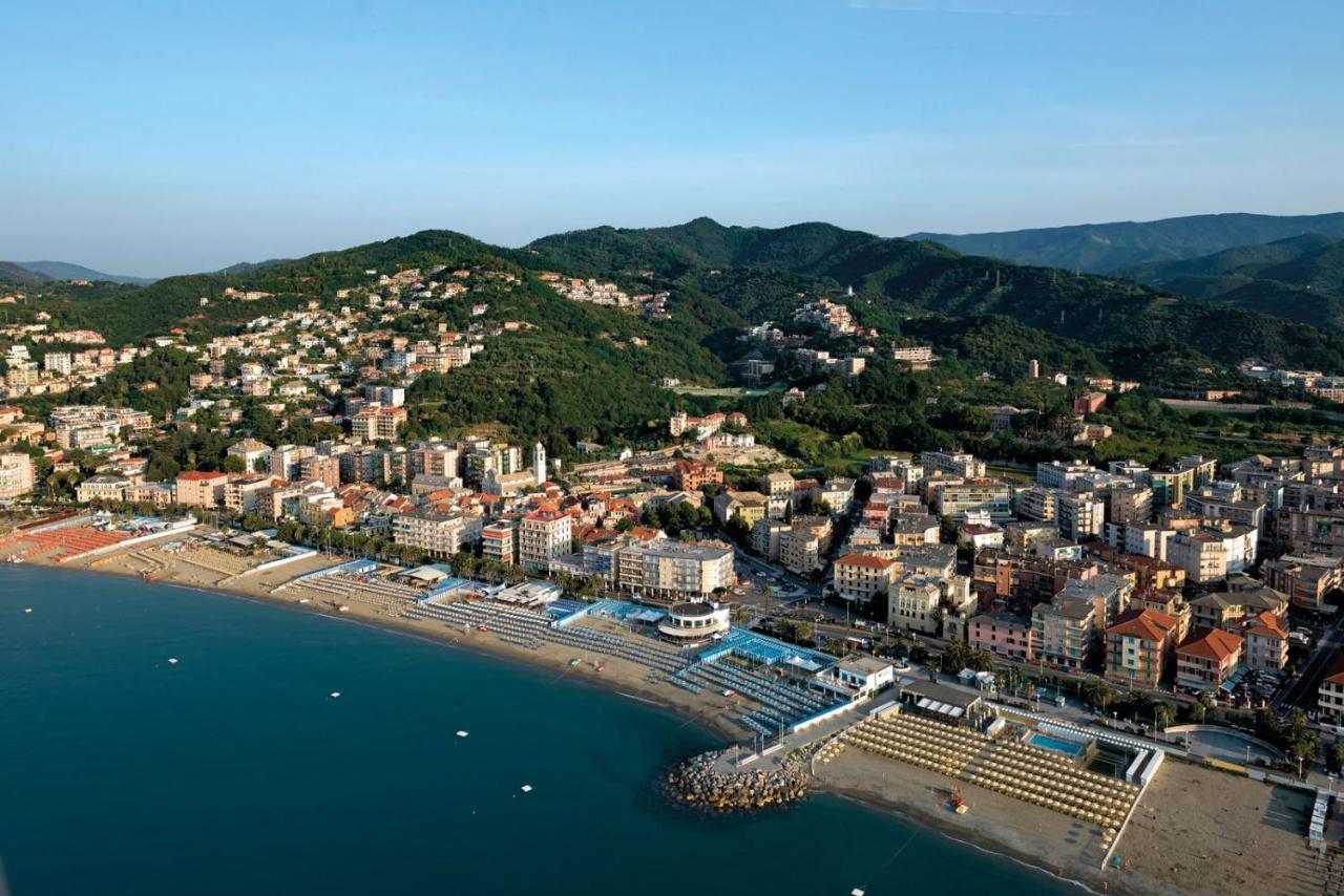 Le Finestre Sul Mare Appartement Albissola Marina Buitenkant foto